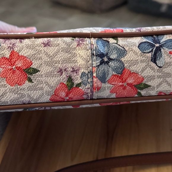 ⚡️⚡️💕Michael Kors Floral Crossbody Bag - Picture 2 of 6
